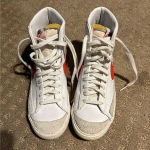 Nike women’s blazer 77 mid white with red swoosh